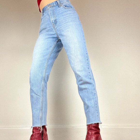 Levi’s Mom Jeans - Waist 26 - High Rise - Medium/Light Wash - Picture 1 of 6